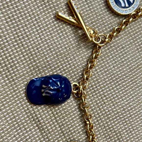 Danbury Mint New York Yankees charm bracelet - Picture 5 of 12